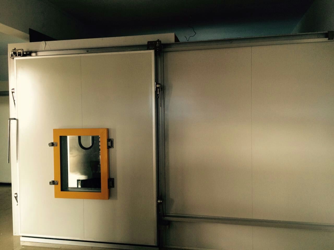 Controlled Atmosphere Door