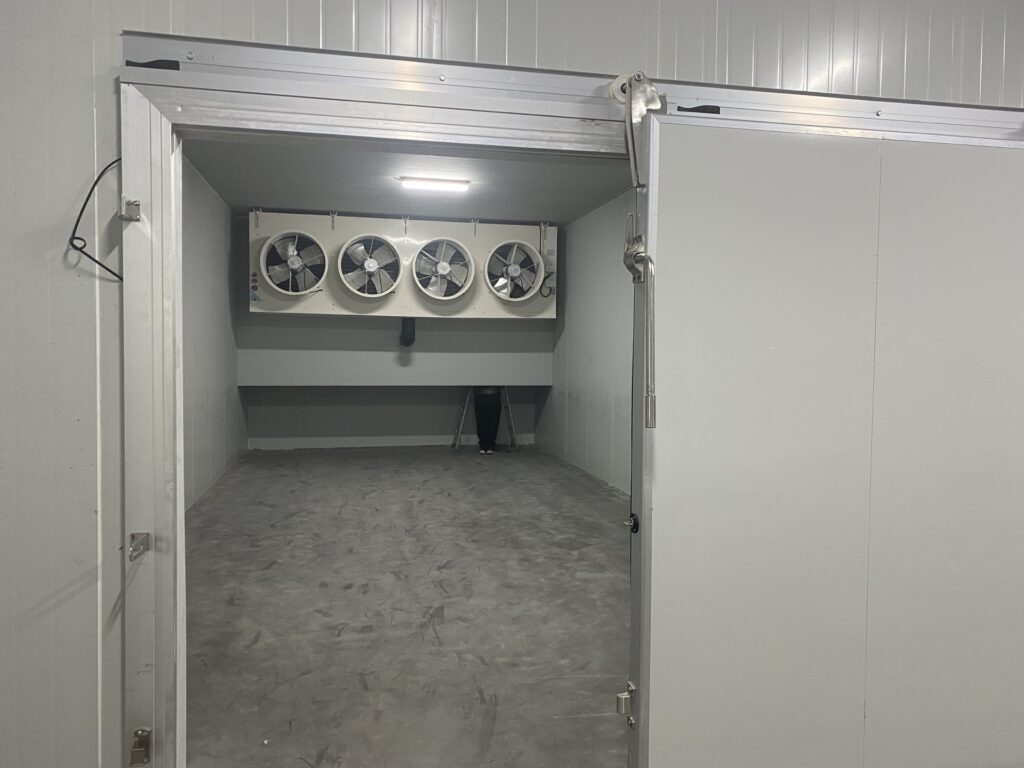 Thailand frozen food freezer room with PU cam lock panels