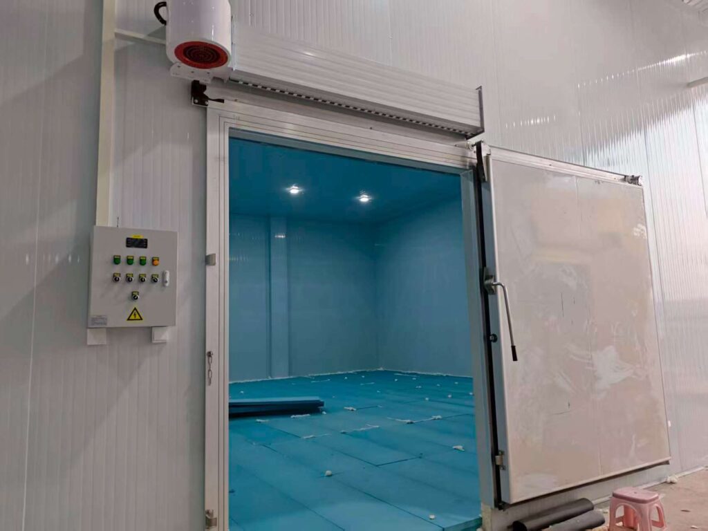 Cold Room with Large Sliding Insulated Door