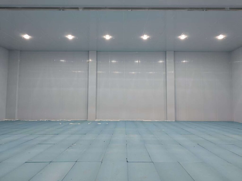 Cold Room with Large Sliding Insulated Door
