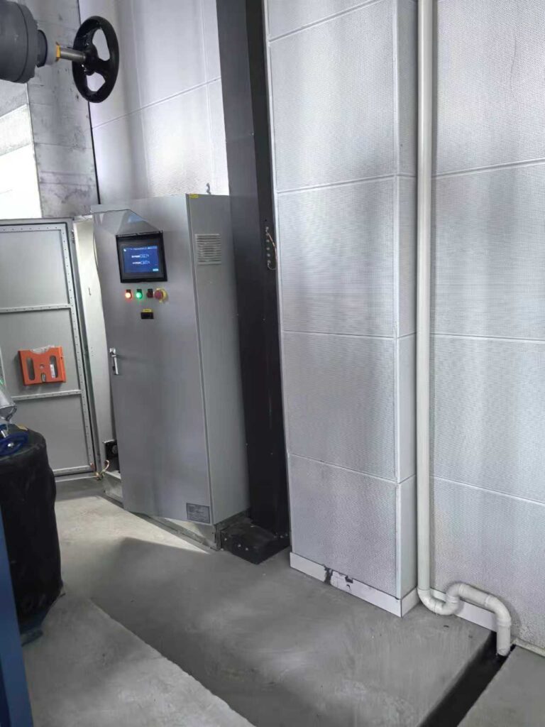 Refrigerated Logistics Warehouse with Ceiling Coil Cooling