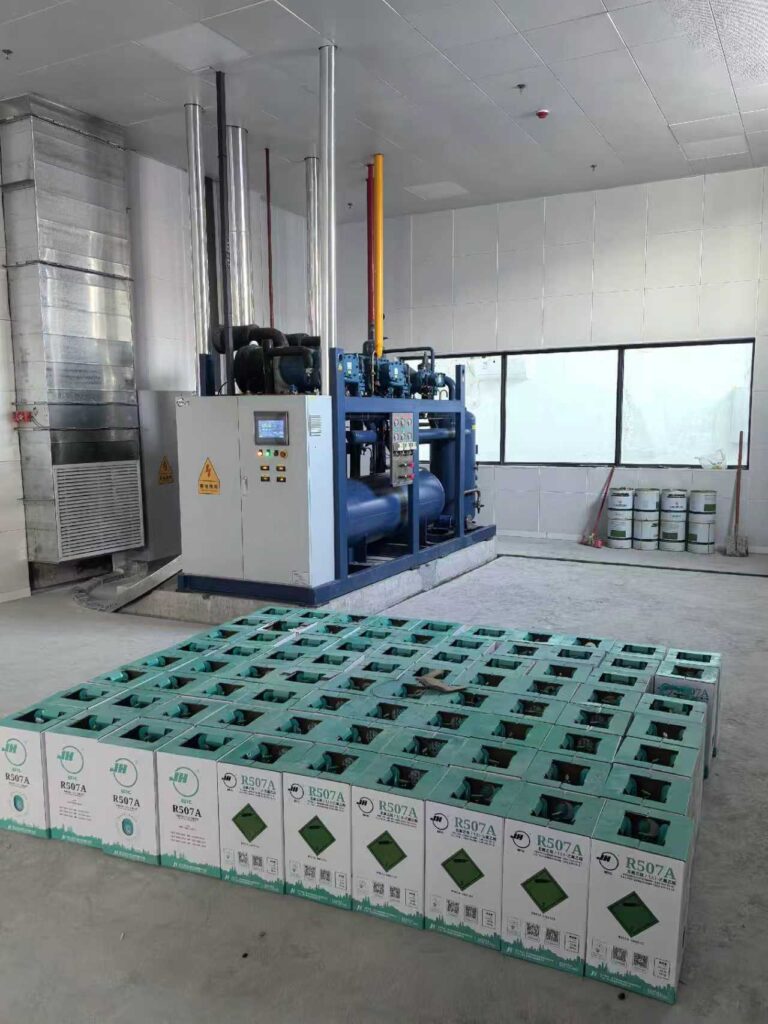 Refrigerated Logistics Warehouse with Ceiling Coil Cooling