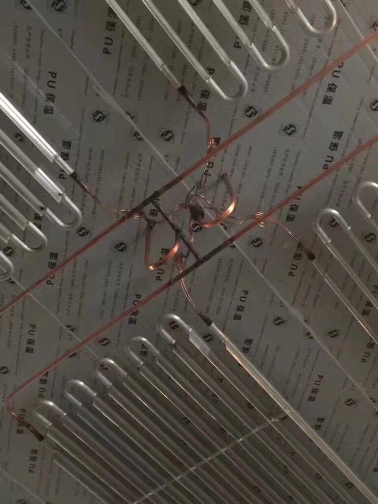 Cold Room with Ceiling-Mounted Pipe Evaporator Coils